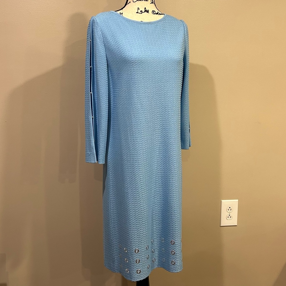 Ming Wang Textured Split Sleeve Grommet Bottom Dress